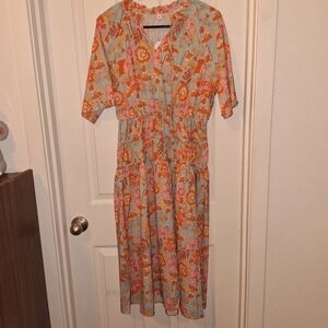 👗 NWT Orange and Blue Flower Maxi Dress Medium